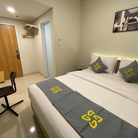 Ghurfati Hotel Wedana Джакарта Екстериор снимка