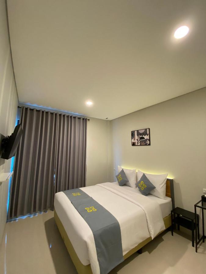 Ghurfati Hotel Wedana Джакарта Екстериор снимка