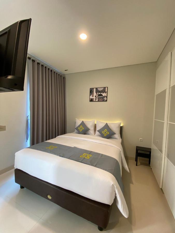 Ghurfati Hotel Wedana Джакарта Екстериор снимка