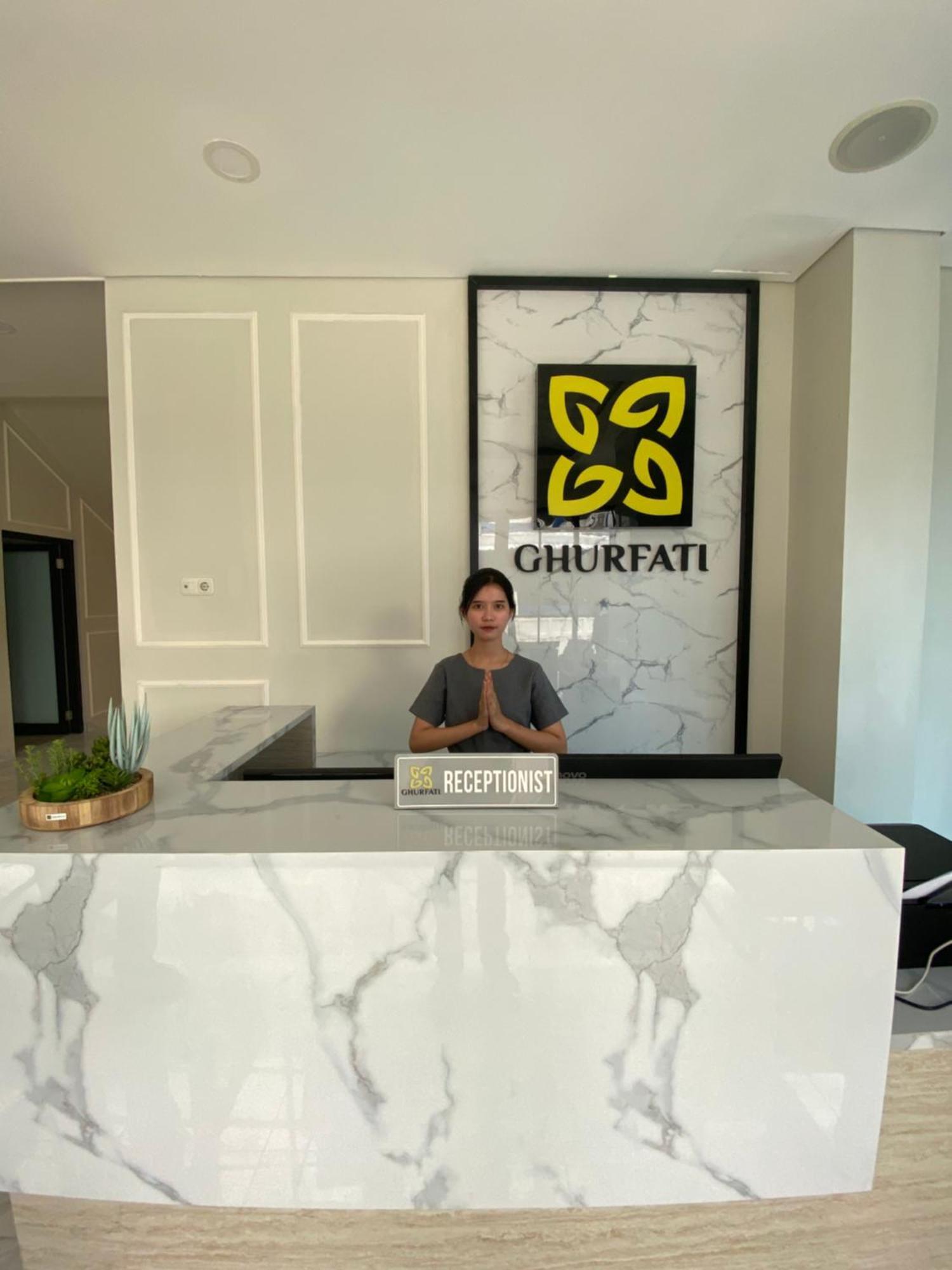 Ghurfati Hotel Wedana Джакарта Екстериор снимка