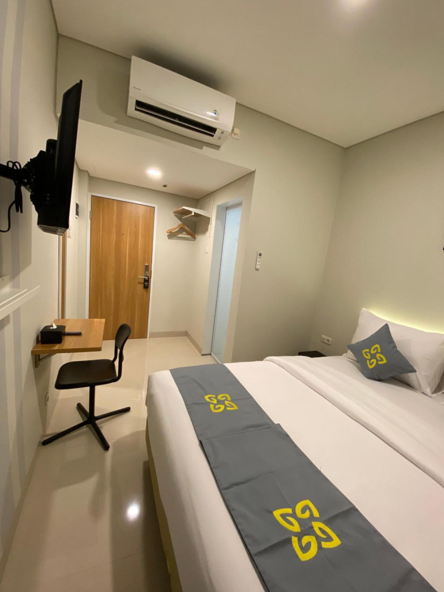 Ghurfati Hotel Wedana Джакарта Екстериор снимка