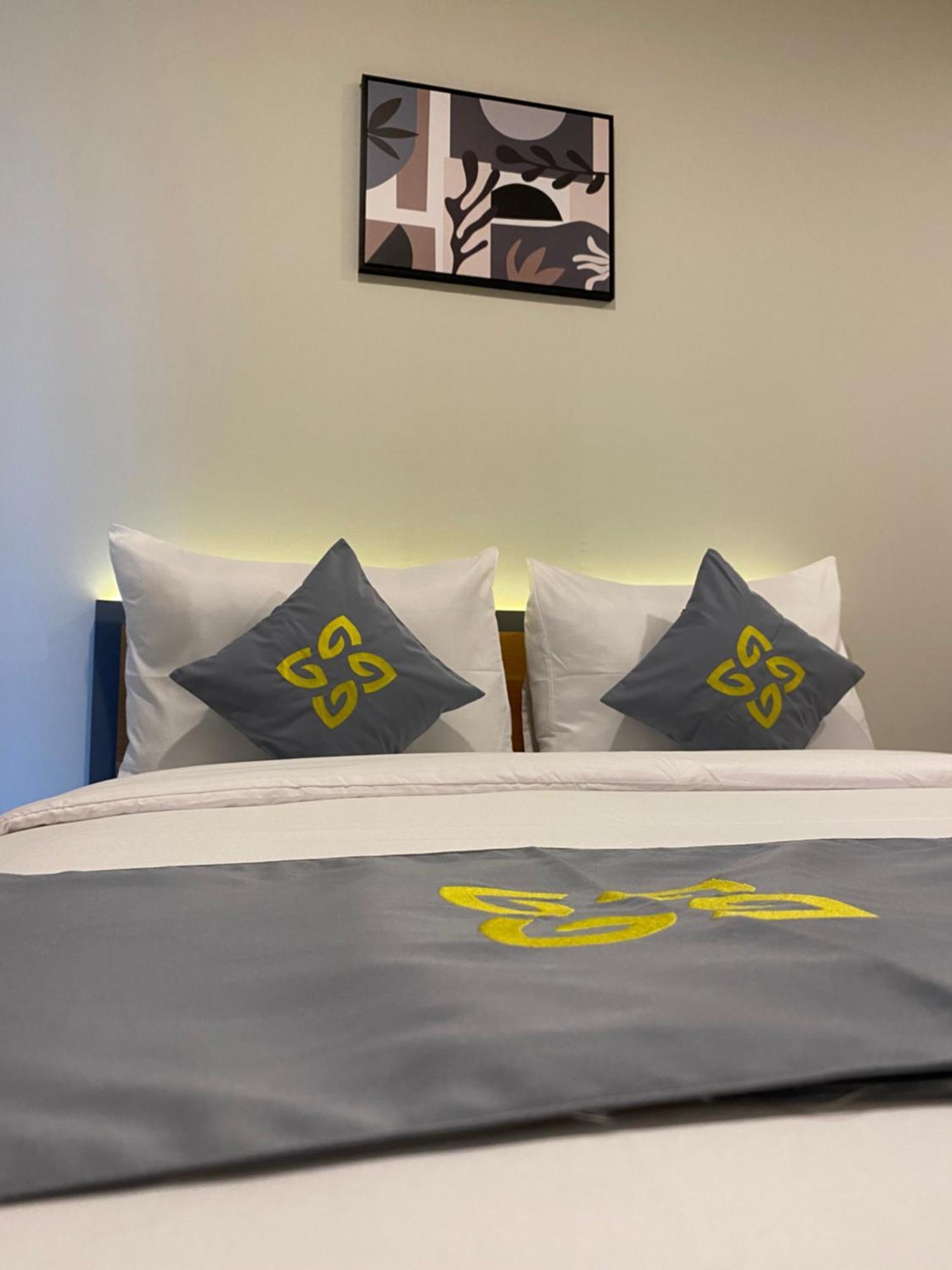 Ghurfati Hotel Wedana Джакарта Екстериор снимка