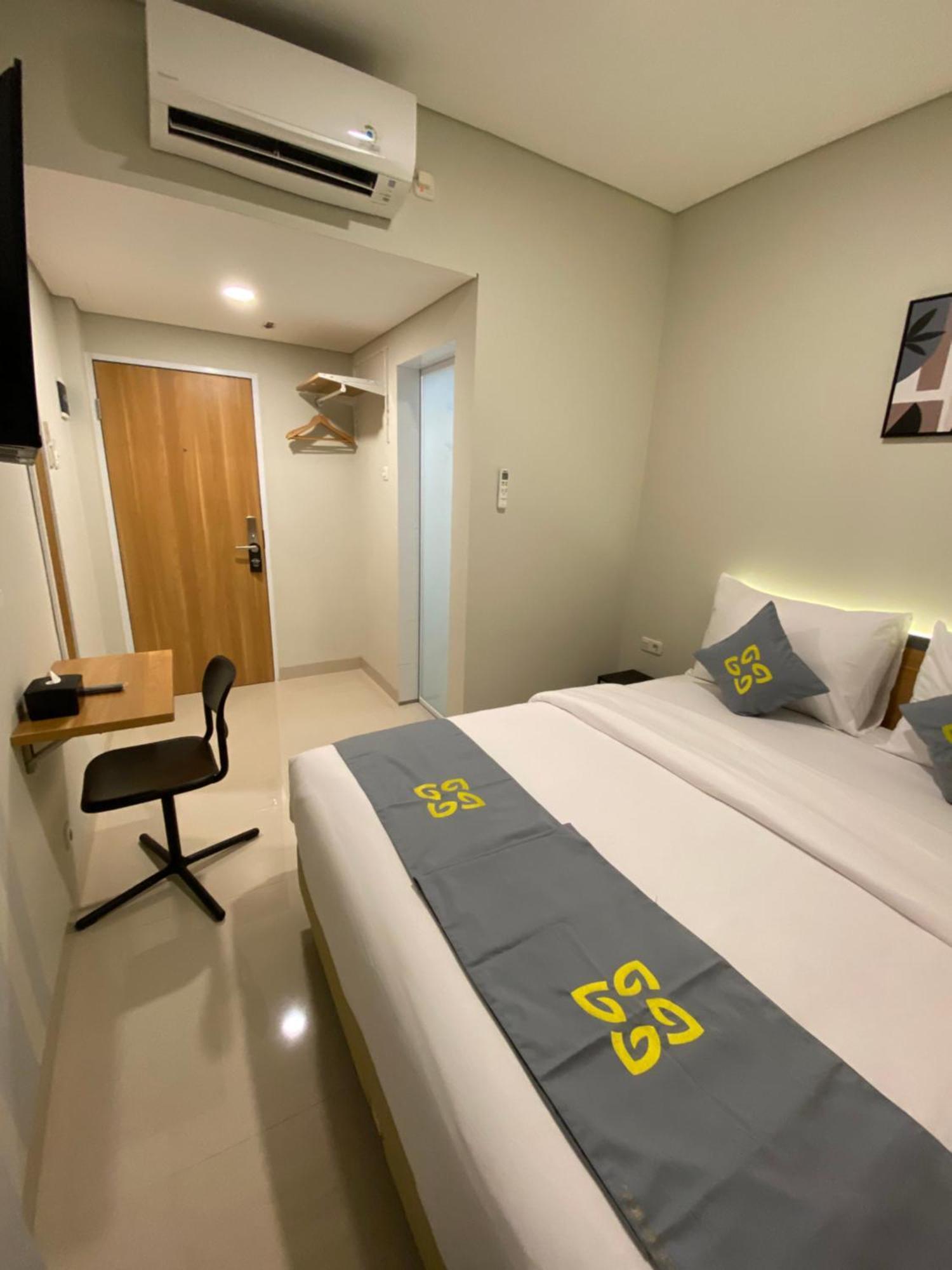 Ghurfati Hotel Wedana Джакарта Екстериор снимка