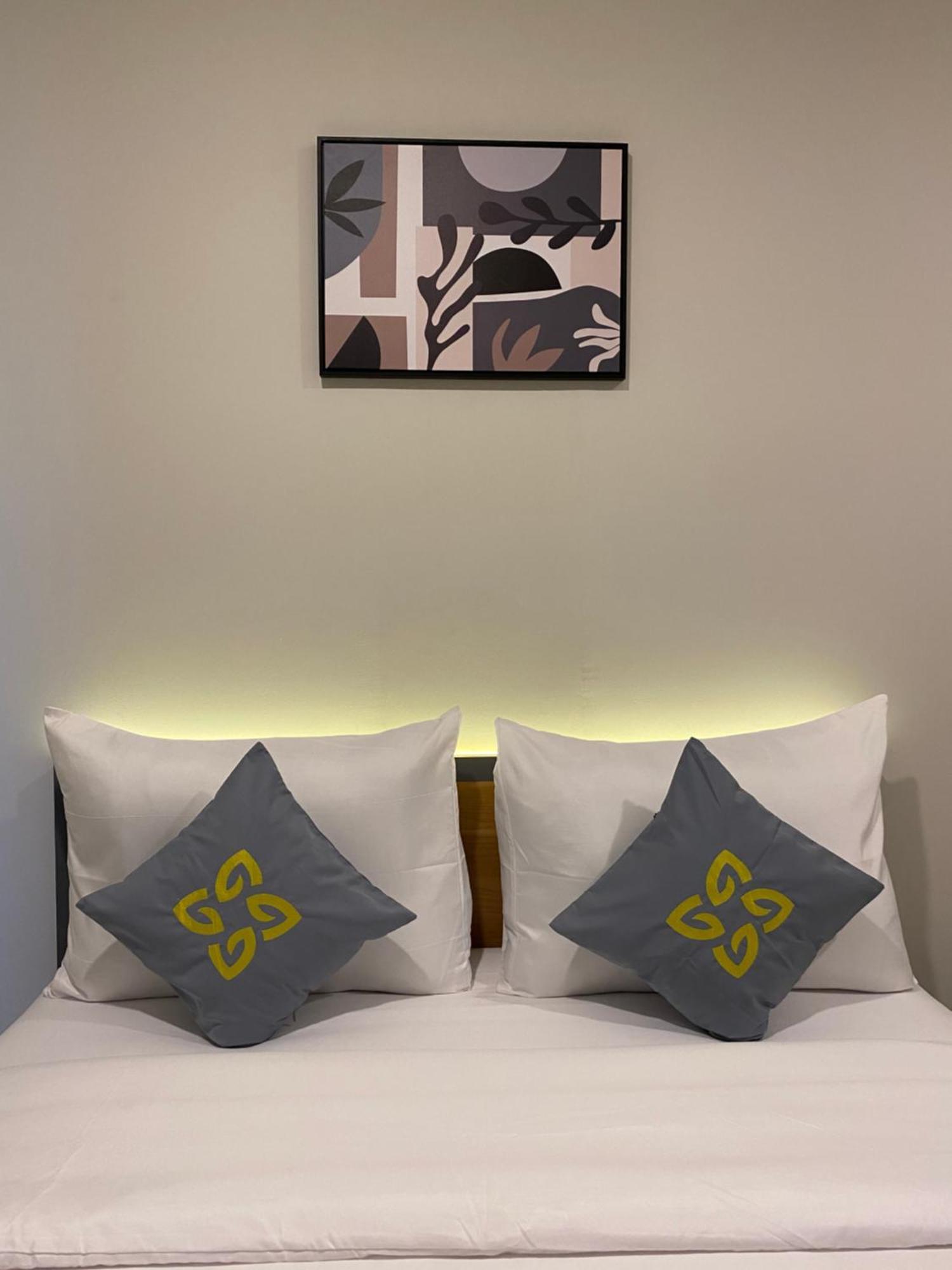 Ghurfati Hotel Wedana Джакарта Екстериор снимка