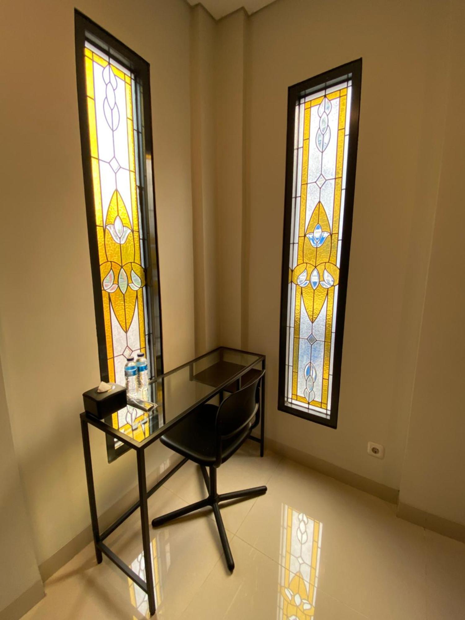 Ghurfati Hotel Wedana Джакарта Екстериор снимка
