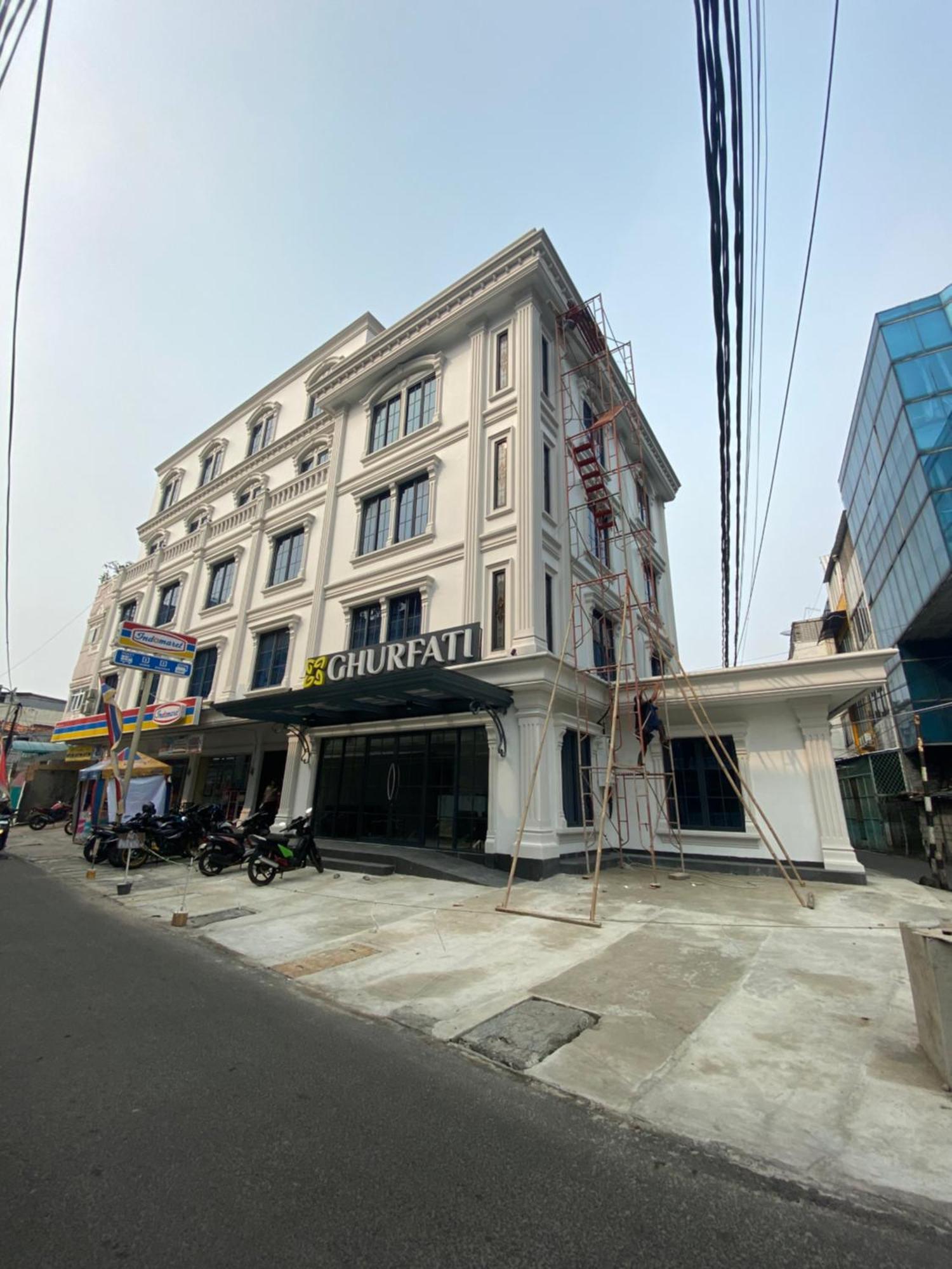 Ghurfati Hotel Wedana Джакарта Екстериор снимка
