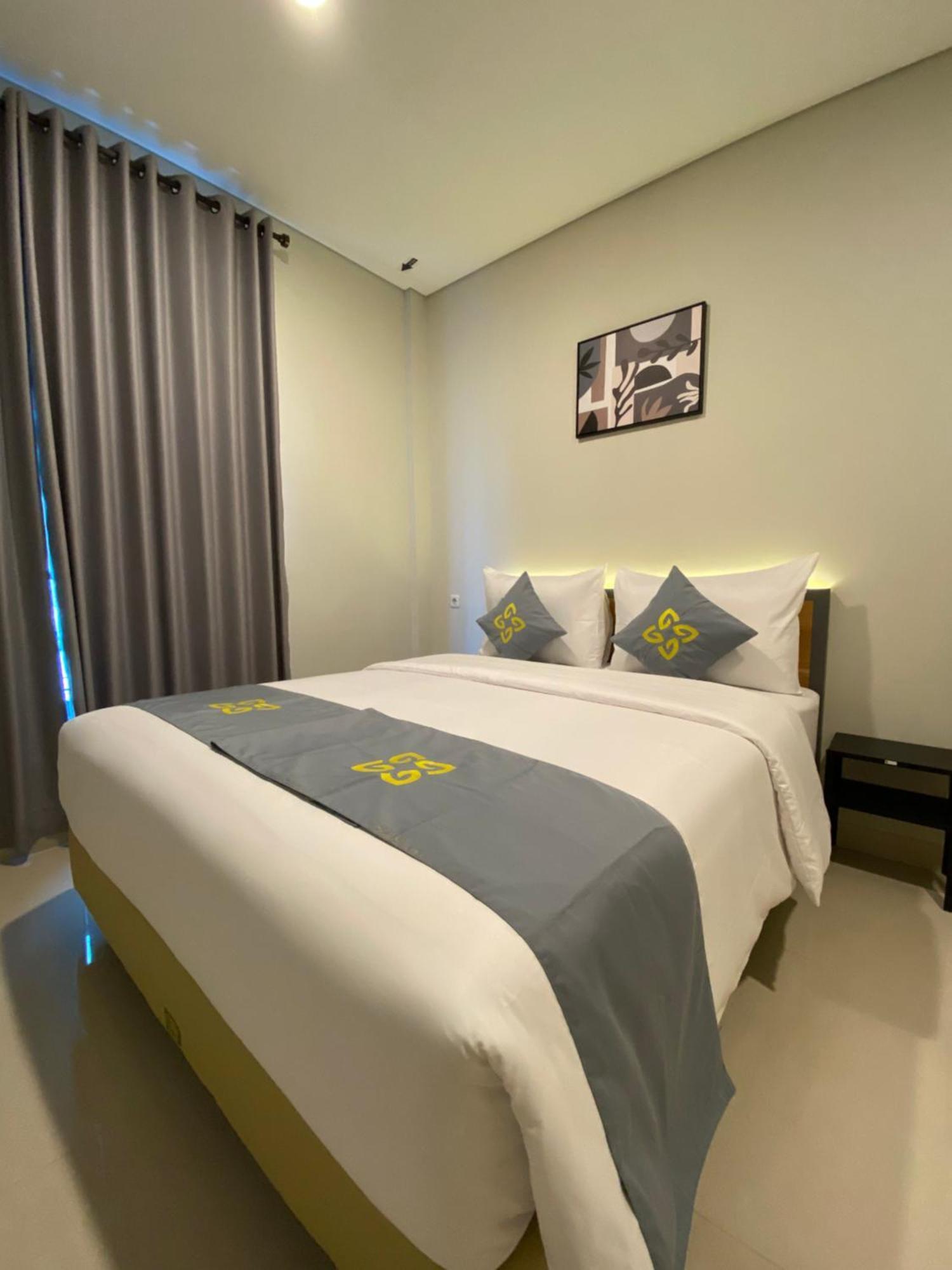 Ghurfati Hotel Wedana Джакарта Екстериор снимка