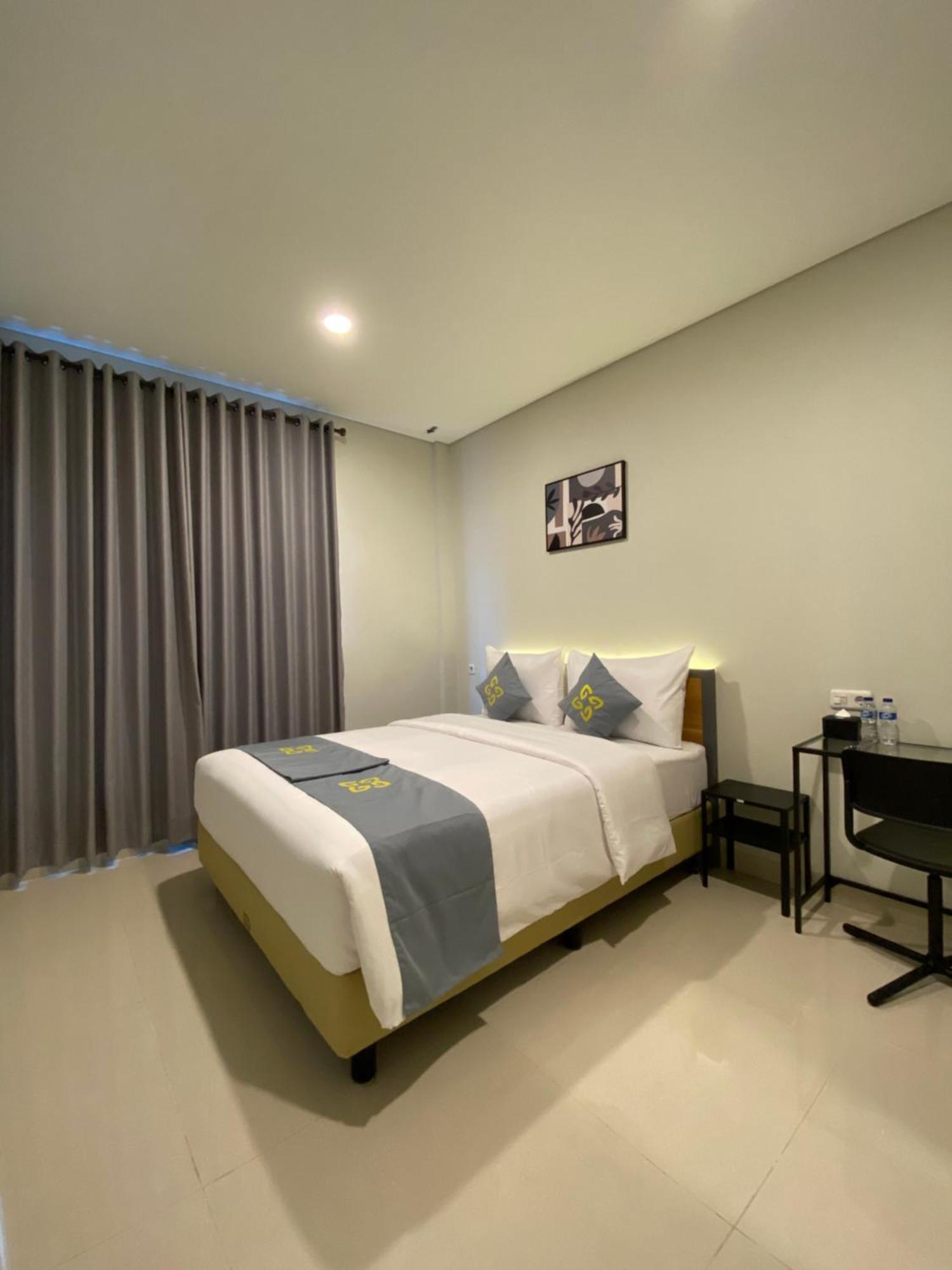 Ghurfati Hotel Wedana Джакарта Екстериор снимка