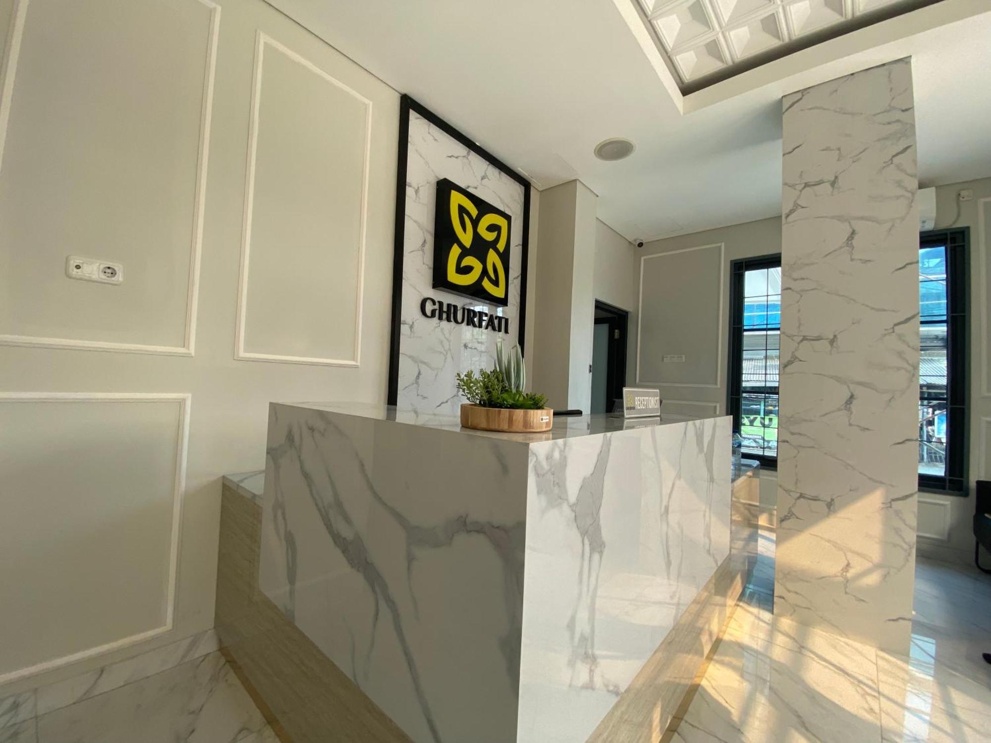 Ghurfati Hotel Wedana Джакарта Екстериор снимка