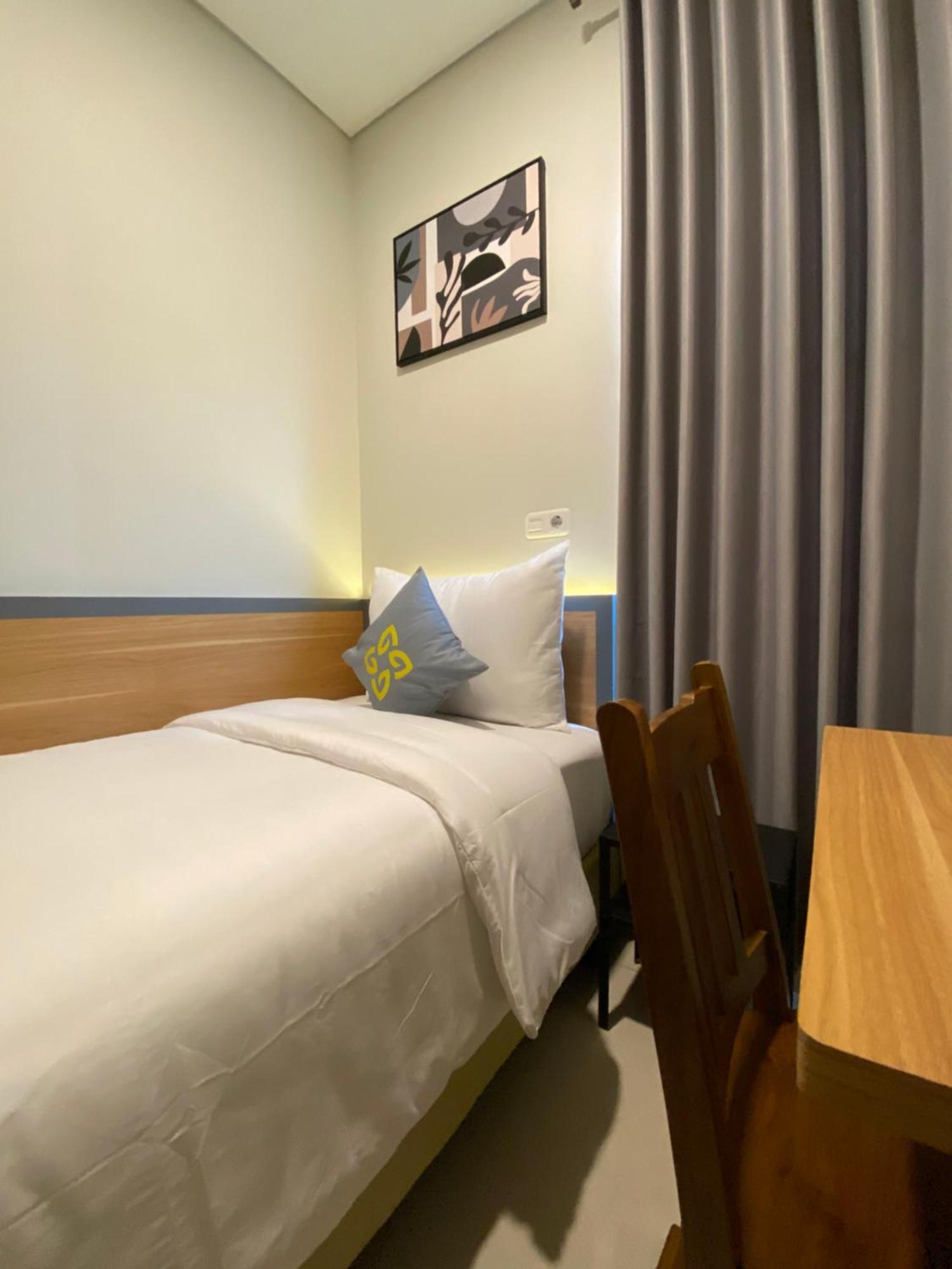 Ghurfati Hotel Wedana Джакарта Екстериор снимка