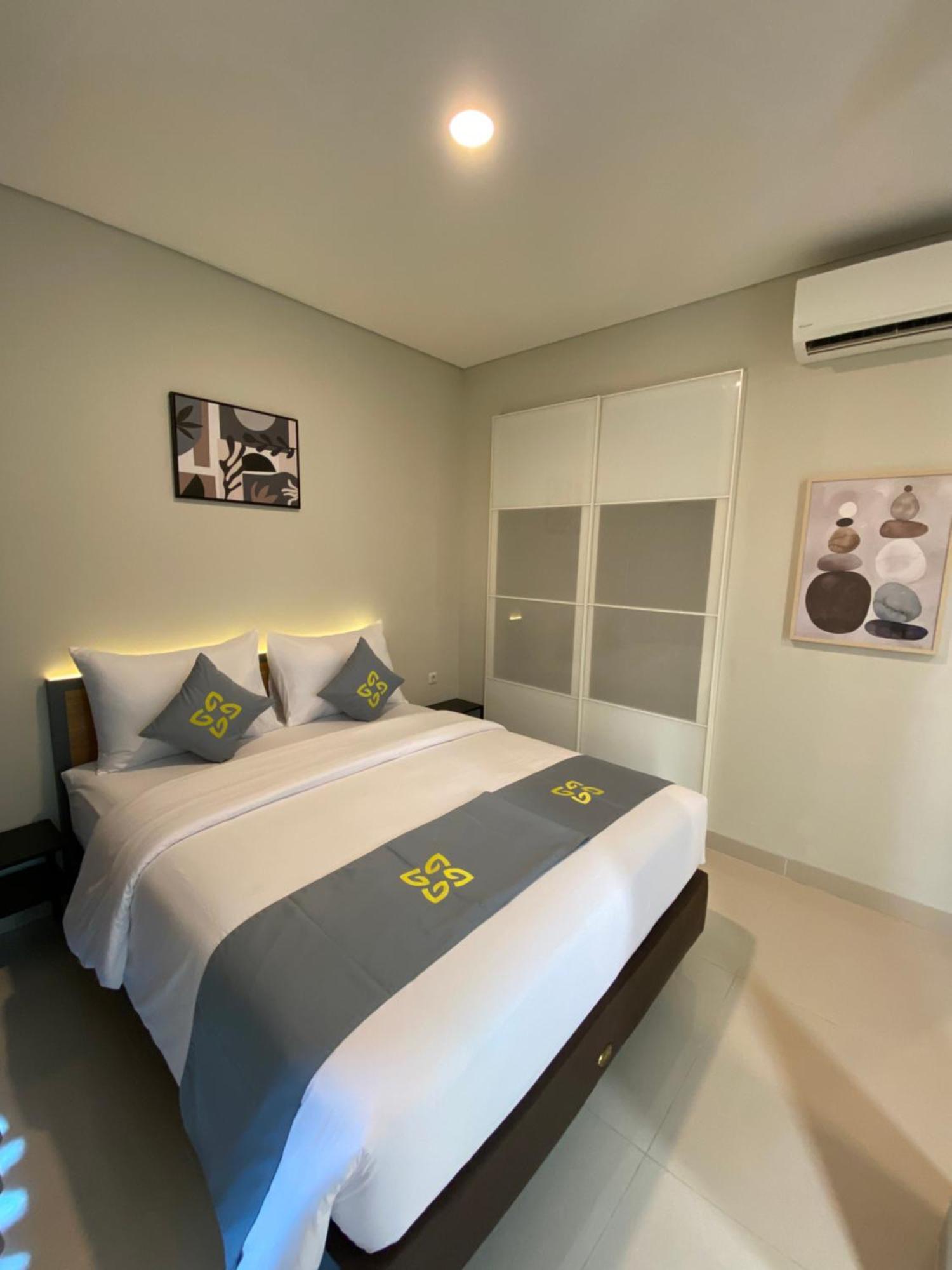 Ghurfati Hotel Wedana Джакарта Екстериор снимка