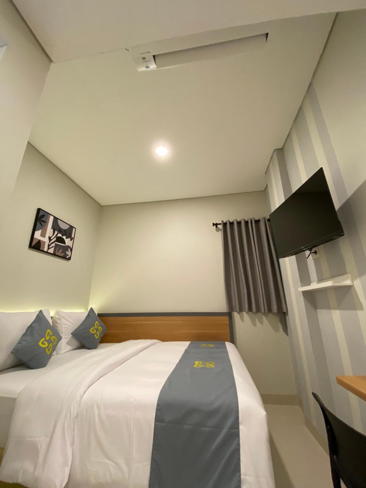 Ghurfati Hotel Wedana Джакарта Екстериор снимка